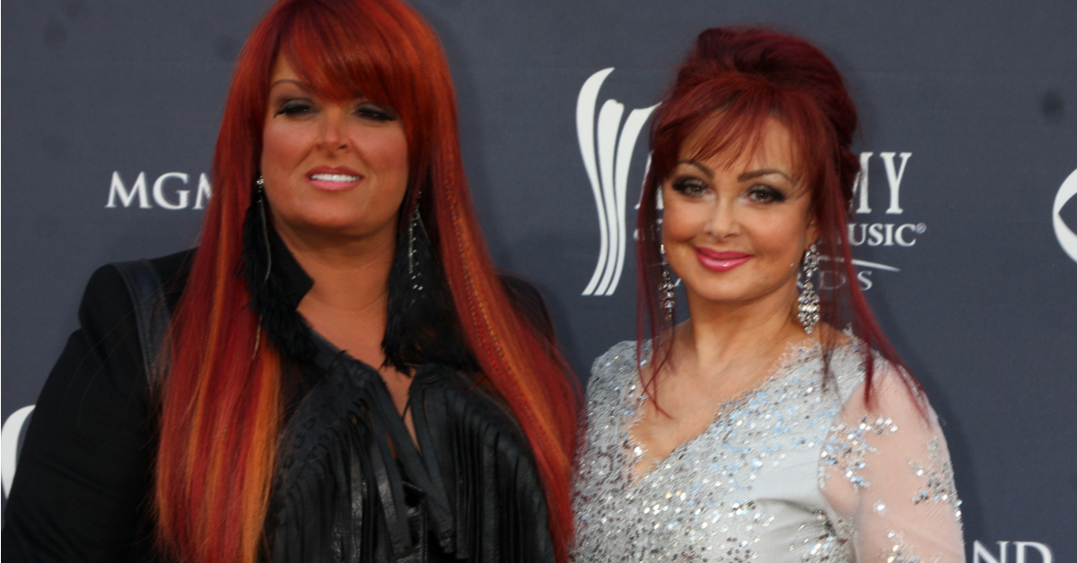 Wynonna Judd Reveals Shell ‘honor Late Mom Naomi By Performing The Judds Final Tour Wgh Fm 